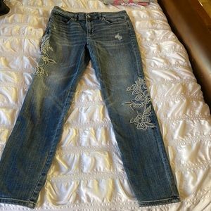 White House black skinny jeans. Size 6 ankle.